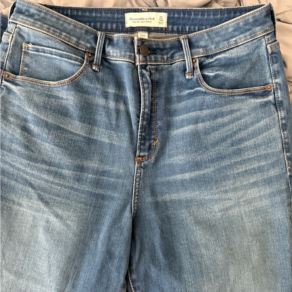 Abercrombie & Fitch Women's Light Blue Straight Leg Jeans